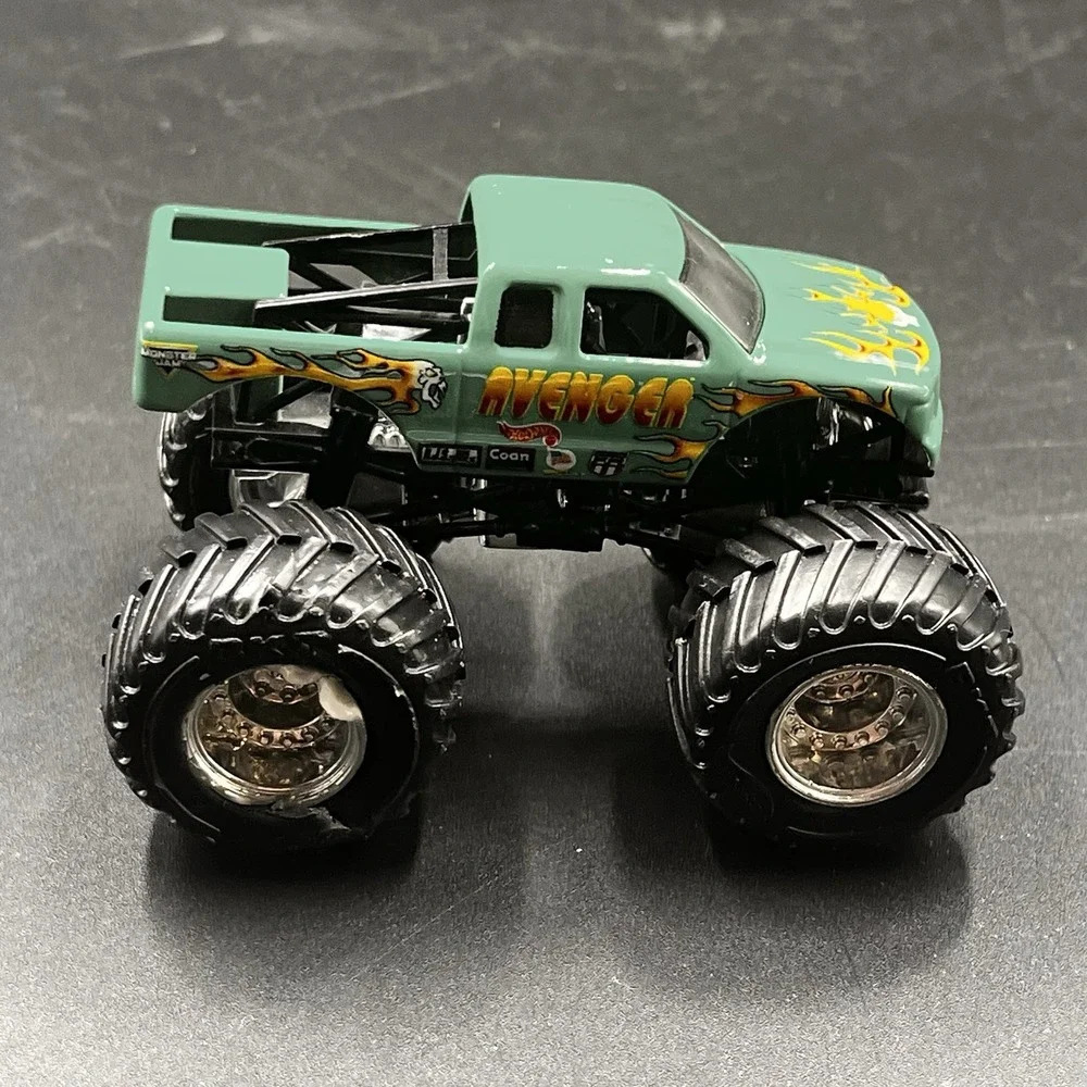 Hot Wheels Monster Jam Truck 1/64 Diecast Metal Avenger Green‎